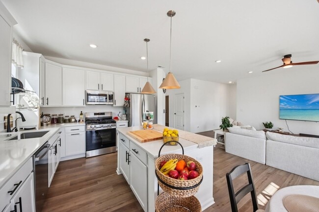 Photo - 714 Alberta Ave