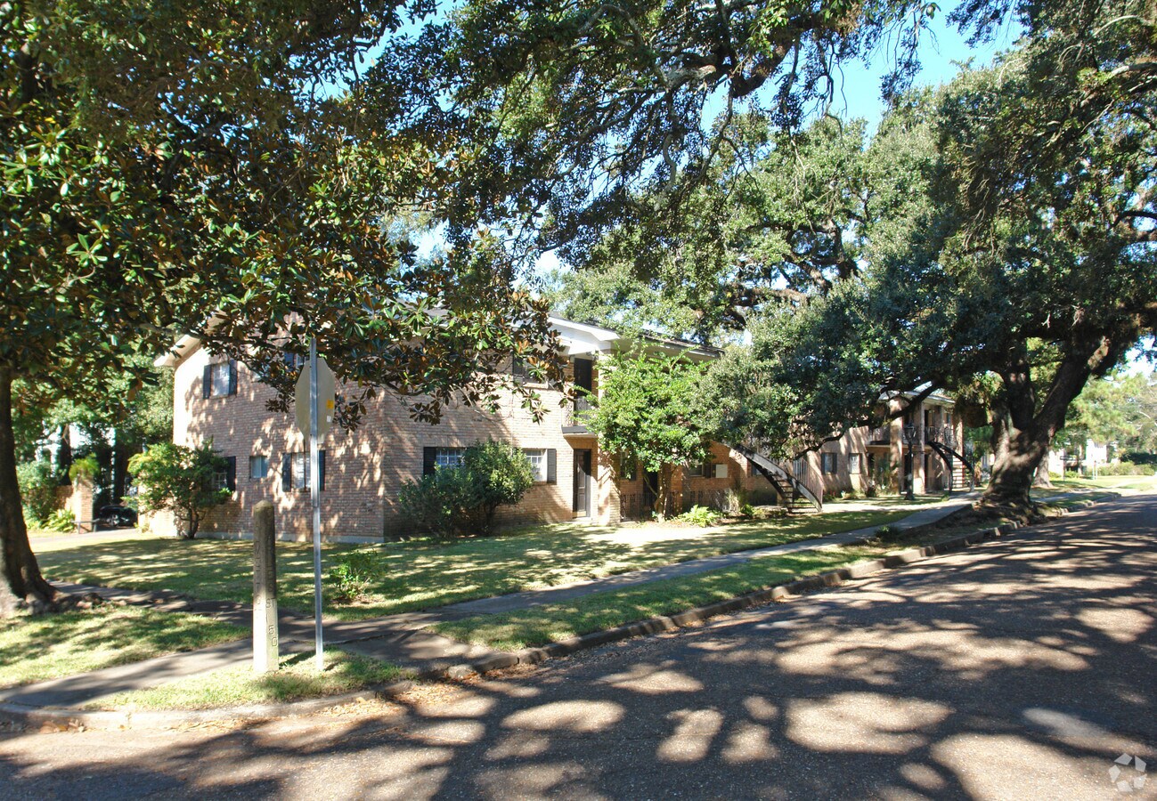 Photo - 160 Charles St