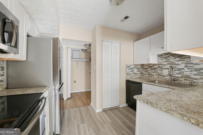 Photo - 293 Country Club Dr