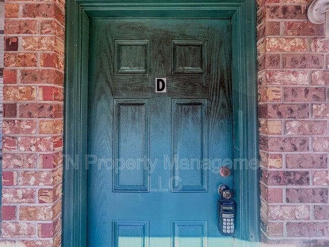 Building Photo - 202 Rue Royale