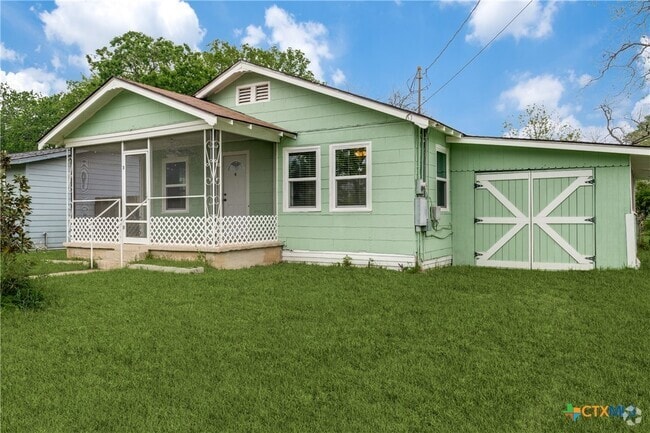 Building Photo - 846 Holly St Rental