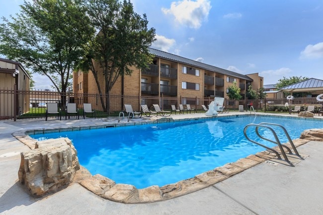 River Falls Apartments