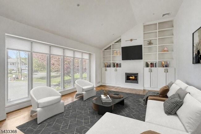 Photo - 32 Brantwood Pl