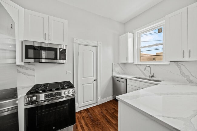 Photo - 3214 W Division St