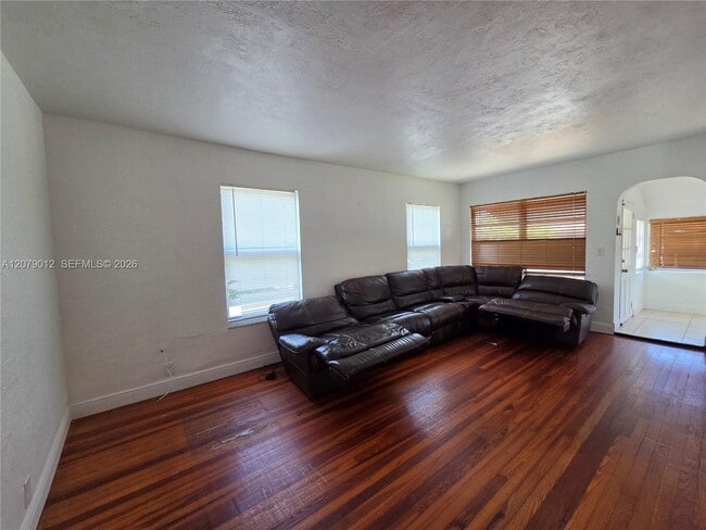 Photo - 708 NE 4th St