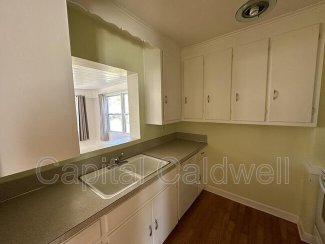 18 N Meteor Ave