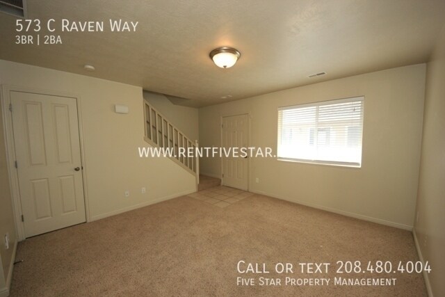 Photo - 573 Raven Way