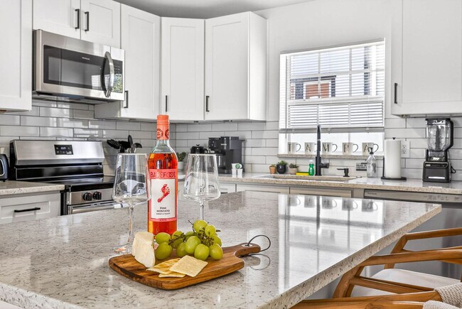 Photo - 310 W Warren Ave Unit ID1372309P