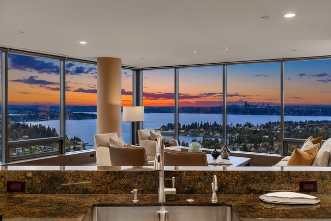 Photo - 3Bd/2.5Ba Bellevue Condo Unit 4004