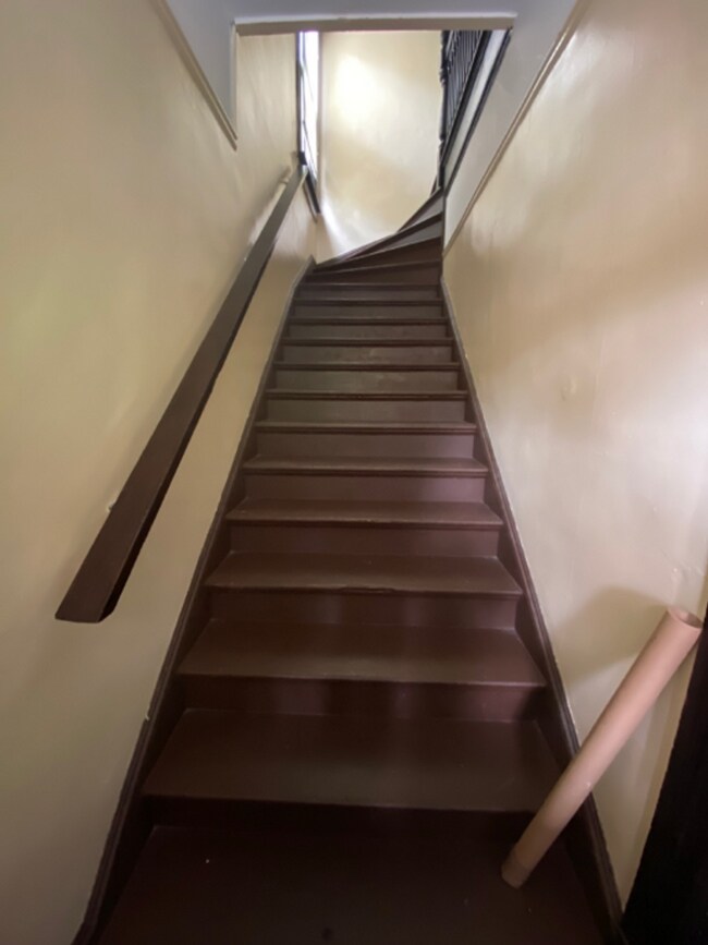 Photo - 2 Bed / 1 Bath Upstairs Unit Near Downtown...