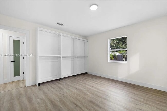 331 W 40th Pl