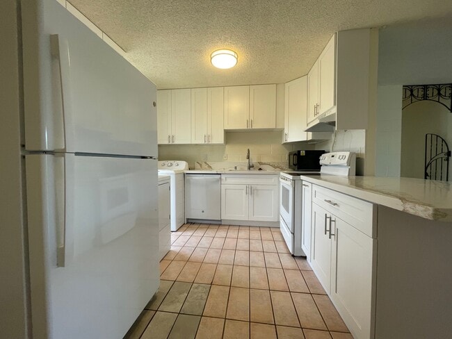 Building Photo - 95-269 Waikalani Dr Unit C906
