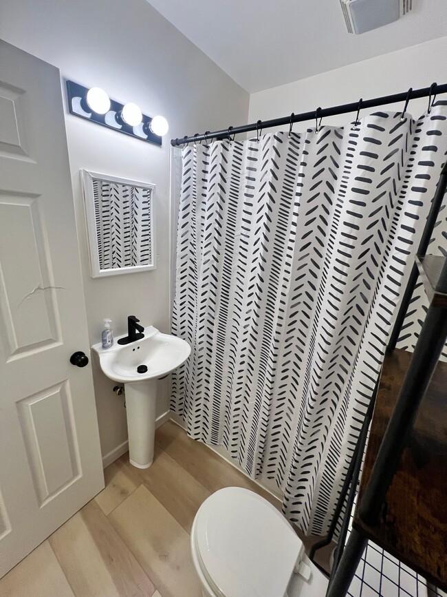 Photo - 112 Guy St