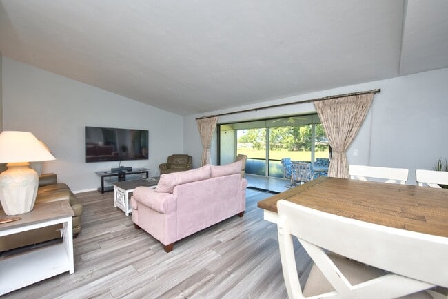 Building Photo - Villa close to Downtown Naples in Lakewood community