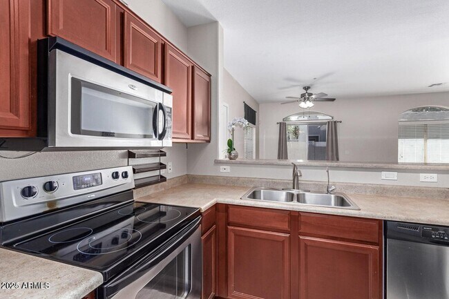 Photo - 2402 E 5th St