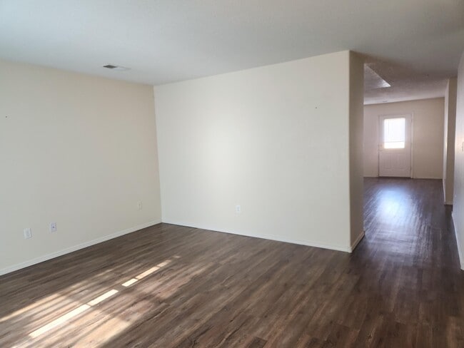 Photo - 5833 Sandoval Dr NE