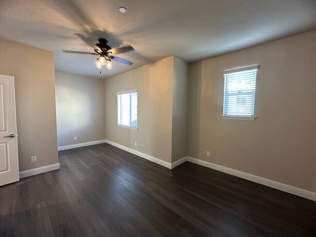 Photo - IMMACULANT 4 BEDROOM HOME 2.5 BATHROOM IN ...