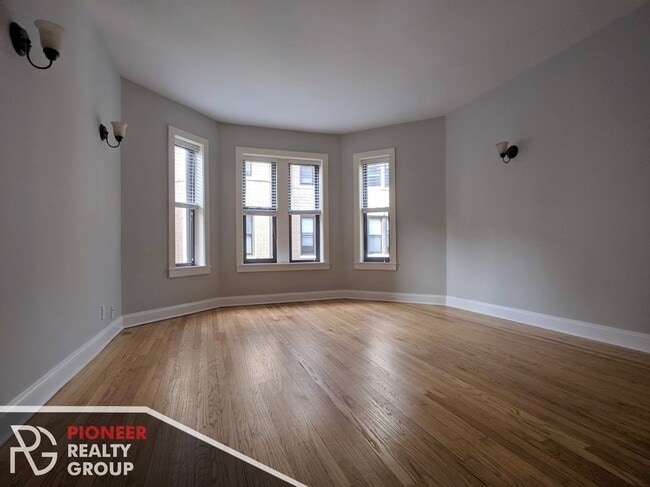 Building Photo - 4034 N Ashland Ave Unit 5-E1