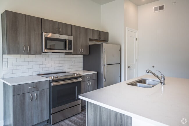 1 BR, 1 BA - 828SF - Brookhaven Lofts