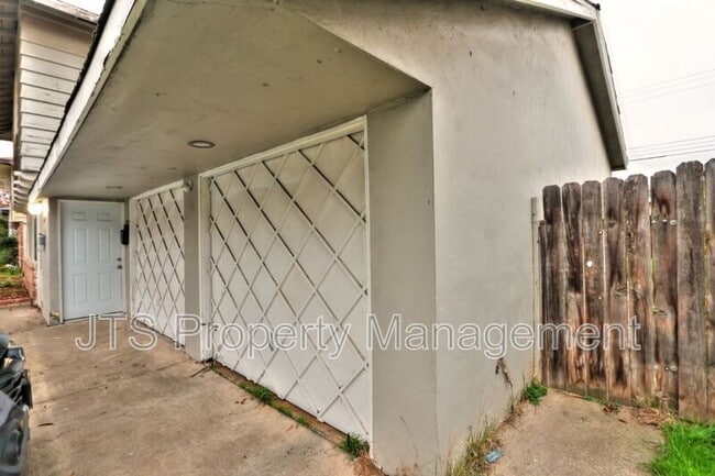 Photo - 2840 Sweet Way