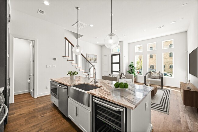 Building Photo - 2409 Webster St