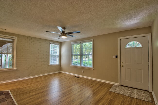 Photo - 301 Cactus St