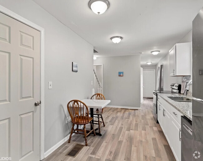 Building Photo - Room in Duplex on Jones Ave NW Rental