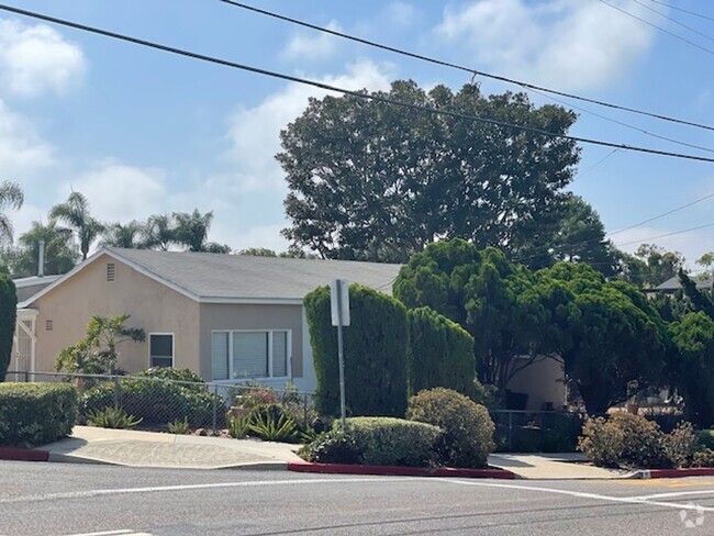 Building Photo - Gorgeous, fully remodeled house