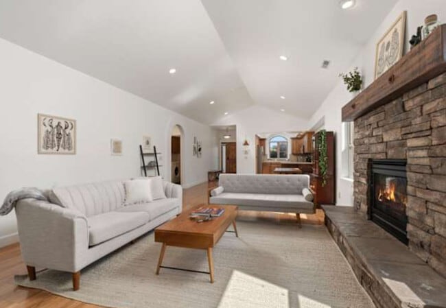 Photo - 21302 NE Brooklyn Ct Unidad Mountain Room