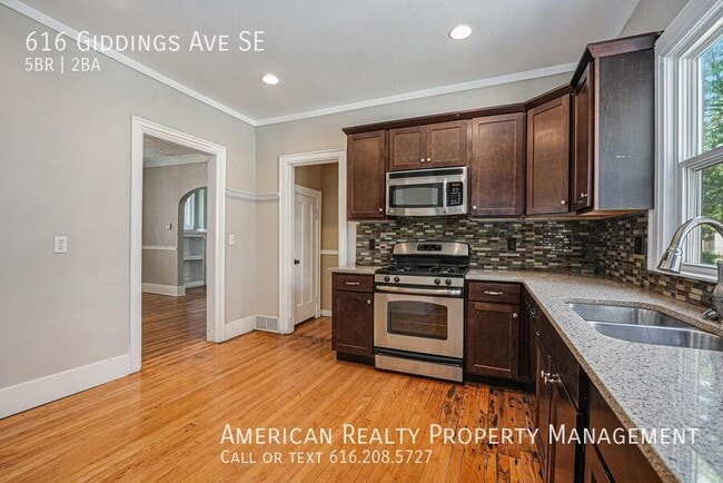 Photo - 616 Giddings Ave SE