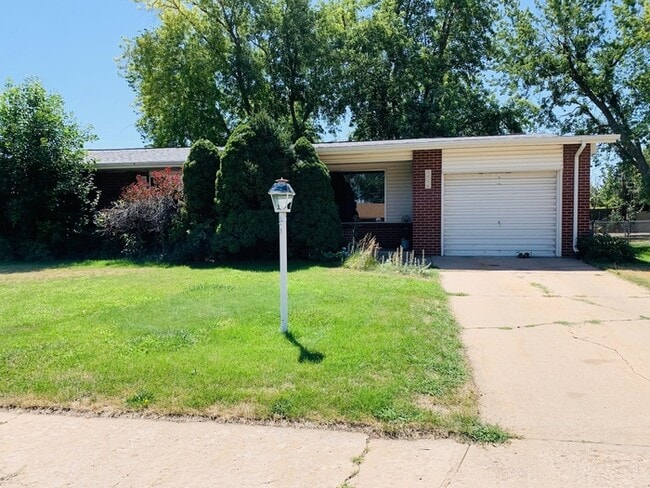 3 Bedroom, 2 Bath Ranch Home with 1 Car At... - 3 Bedroom, 2 Bath Ranch Home with 1 Car At...