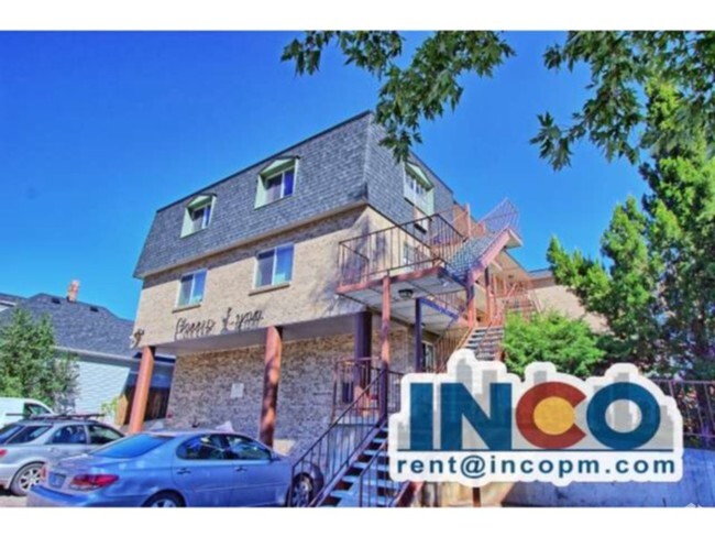 Building Photo - Convenient location! 2 bed 1 bath Apartmen... Unit 202 Rental