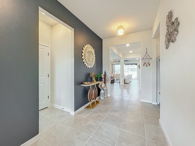 Building Photo - 1021 Savannah Palms Blvd