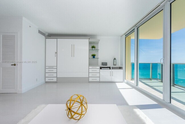Photo - 2501 S Ocean Dr Unidad 1012(available NOW)