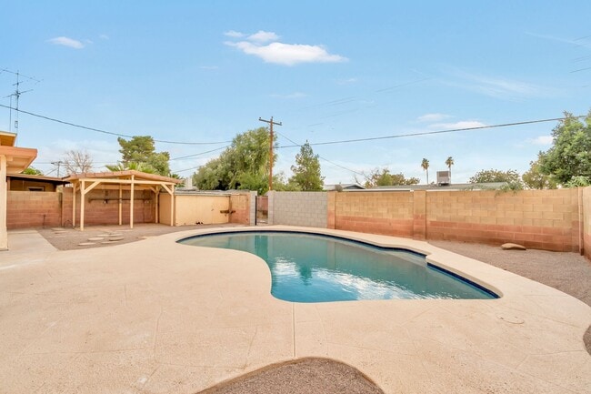 Photo - 2 Story ASU house with Pool in the best neighborhood for students