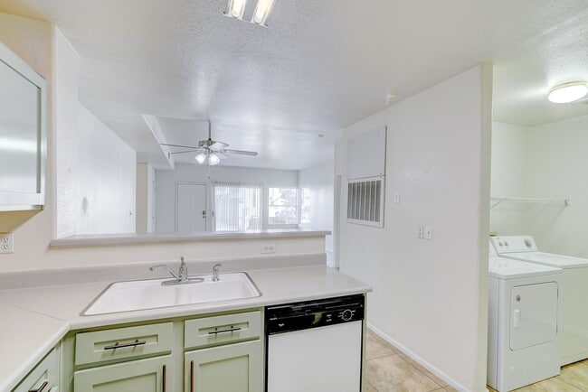 5125 W Reno Ave