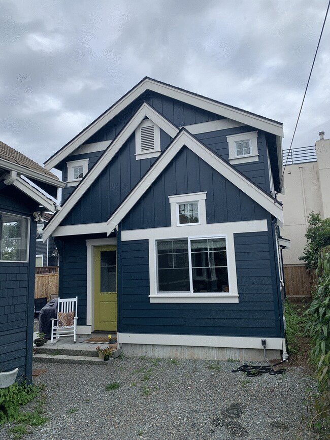 Exterior - 621 NE 76th St Unidad B