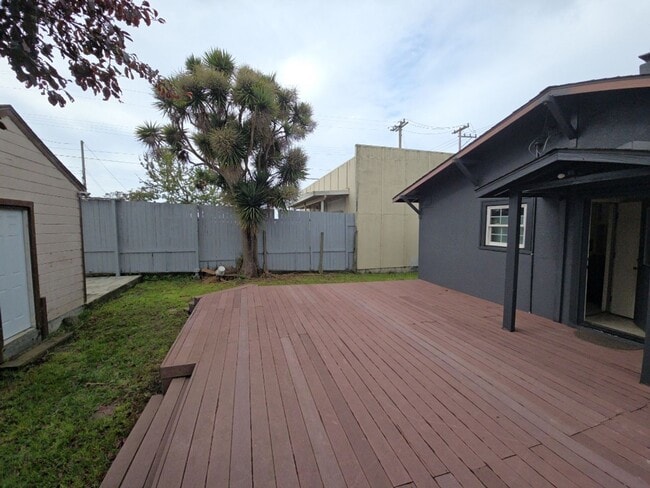 Photo - 2BR Eureka home features fully-fenced yard!