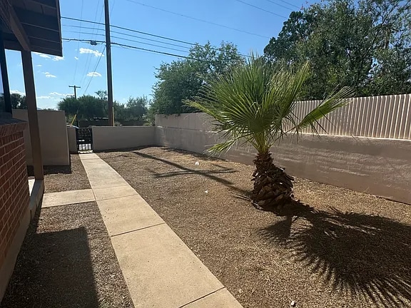 Photo - 118 N Campbell Ave