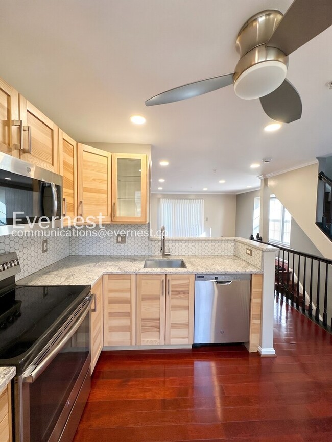 Photo - 2 Bed/1.5 Bath Townhome with Garage / Vouchers Accepted / Available Now!