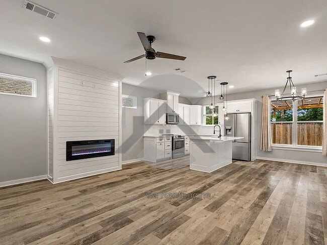 Photo - 1725 Rohan Cir