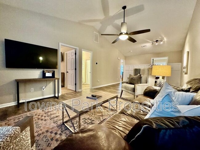 Photo - 549 Edgecliff Ln