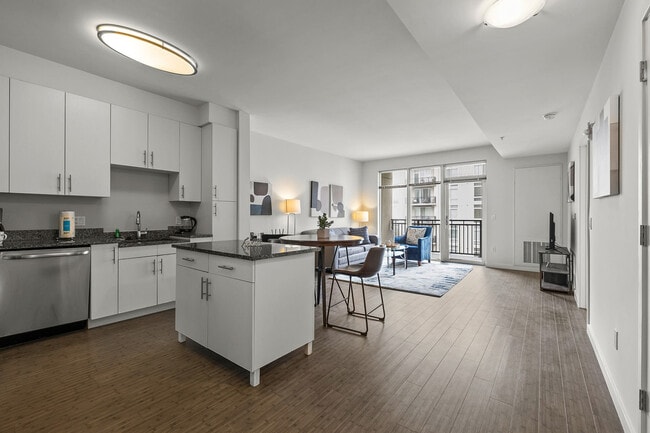 Photo - 301 Commons Park S Unit FL6-ID1050413P