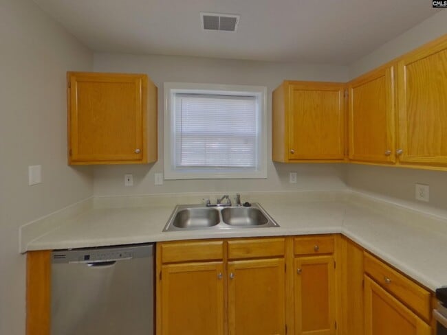 Photo - 562 Chisolm Way