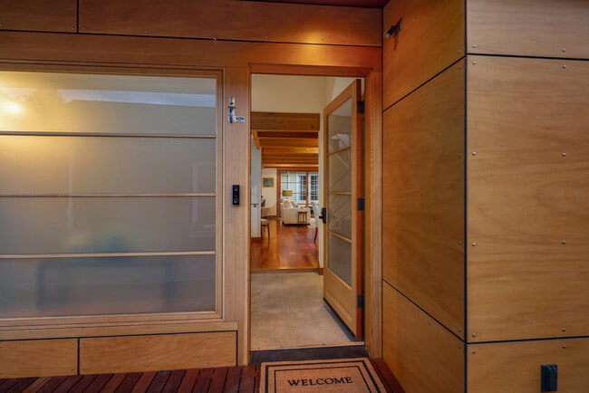 Photo - 2339 Fairview Ave E