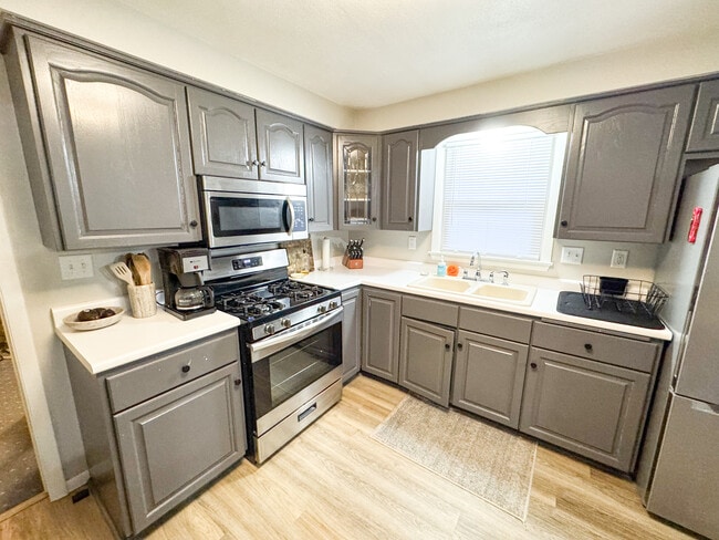 Photo - 615 W Timothy Dr