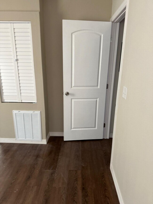 Photo - 825 Booker Ave