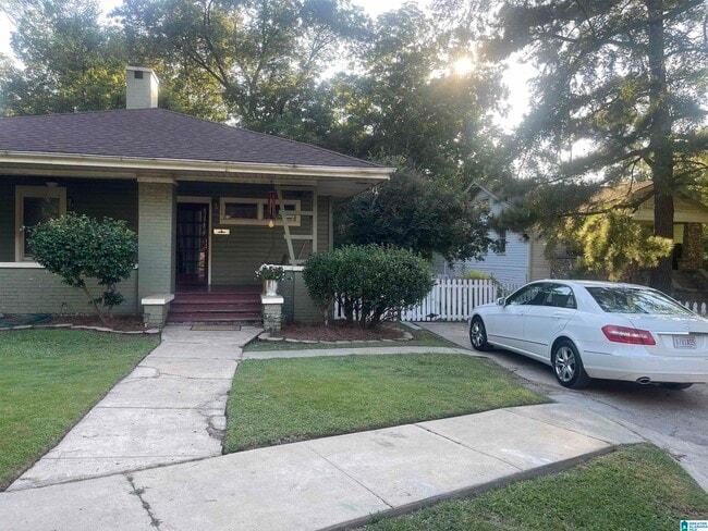 Photo - 530 52nd St S