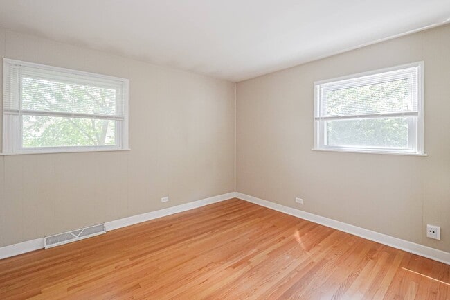 Photo - 418 S Kennicott Ave