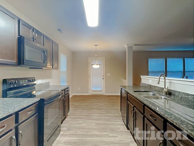Photo - 805 Alta Wy